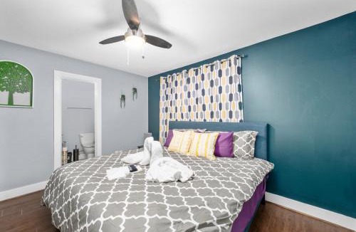 Braeswood Place Apartment | Charming 1BR Apt Few Steps to MedCenter, UH & NRG