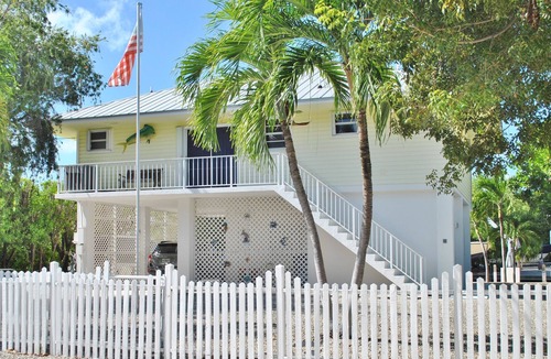 Islamorada House | Charming 2 Bedroom Canalfront Home in Islamorada