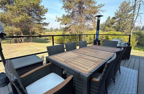 La Pine Cottage | Charming 2-bedroom cottage waterfront on the little Deschutes River La Pine, OR