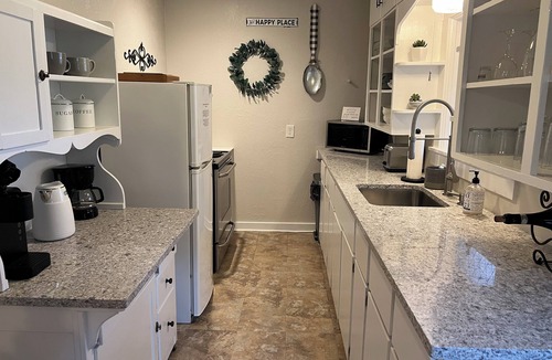 Grant Cottage | Charming 2-bedroom cottage in the heart of Salem