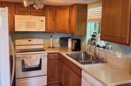 Key Largo House | Charming 2-bedroom house with WiFi, AC in Key Largo