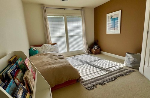 Pleasant Valley House | Charming 2-bedroom house in marvelous Portland with WiFi, AC