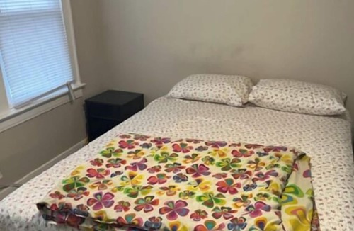 Whiting House | Charming 2-bedroom house in delightful Whiting with AC, WiFi