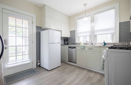 Geneva House | Charming 2-bedroom house with WiFi, AC in brilliant Geneva