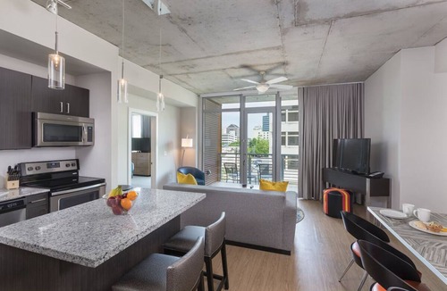 West End Hotel | Charming 2-bedroom Suite in Lovely Austin with Rooftop Pool!