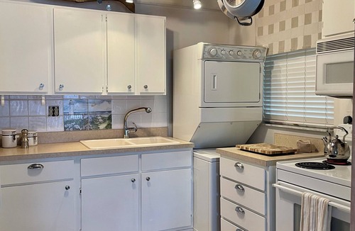 Spanish Waters Cottage | Charming 2-bedroom Beach Cottage Steps from the Sand!