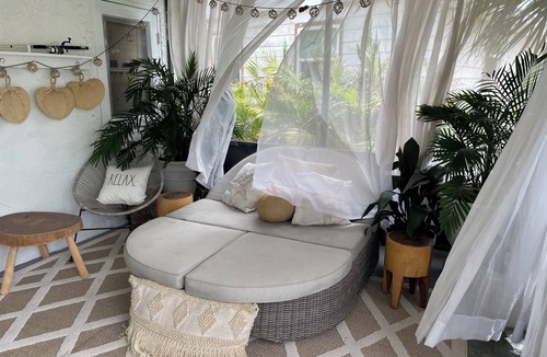 Spanish Waters Cottage | Charming 2-bedroom Beach Cottage Steps from the Sand!