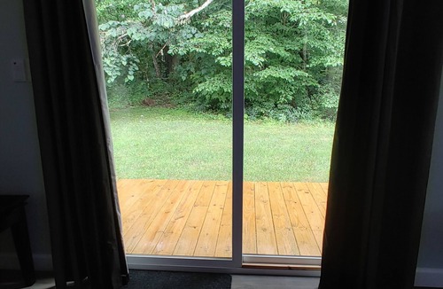 Johnson County House | Charming 2-bedroom house with WiFi, AC in wonderful Shady Valley