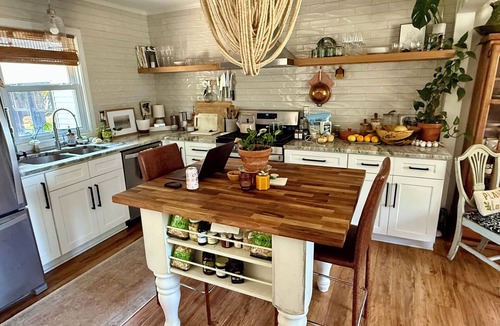 Sylvan Lake House | Charming 2-bedroom house in quaint lake community