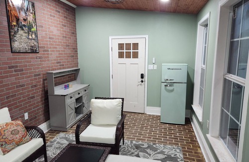 Seventh Ward Cottage | Charming 2-BR, 2-bath cottage w/AC, Heat, WiFi and 5 min from French Quarter.