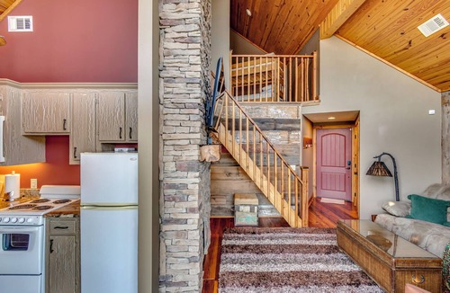 Pelahatchie Cabin | Charming 2BR Lakefront Cabin, fishing pier, boats, & kayaks, wonderful views