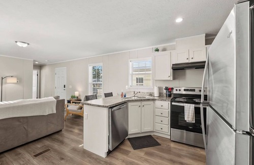 Warren House | Charming 2BR Warren House