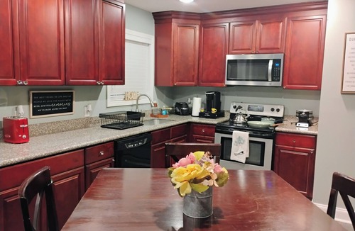 Denham Springs House | Charming 3 bd 2 bath cozy home in Denham Springs with AC and pool