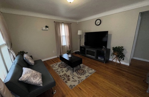Southfield House | Charming 3-bedroom house with WiFi in welcoming Southfield