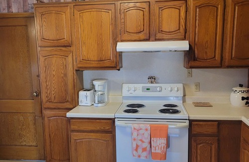 Hardwick House | Charming 3-bedroom house with AC, WiFi in pleasant Hardwick.