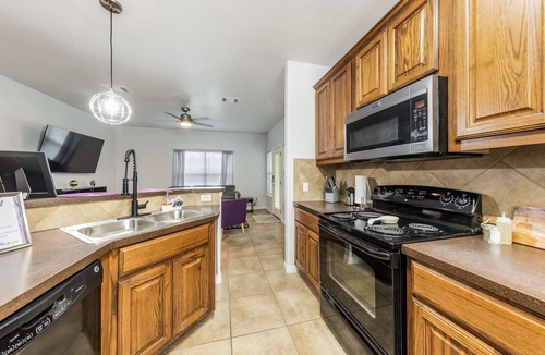 Elgin House | "Charming 3BR/2BA Haven: Short Distance to Austin and surrounding Cities!