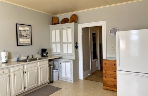 Clayton Apartment | Charming 3rd Floor Walk-up River View