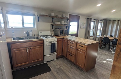 Tawas City Cottage | Charming 4-bedroom cottage ON Tawas Lake Pet, kid-friendly. Great Bird watching!