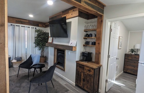 Tawas City Cottage | Charming 4-bedroom cottage ON Tawas Lake Pet, kid-friendly. Great Bird watching!
