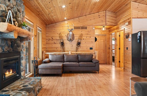 Minong Cabin | Charming 4-bedroom cabin on the Totogatic River in peaceful Minong