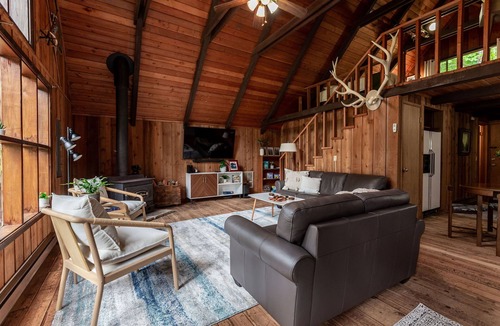 Packwood Cabin | Charming A-Frame @ Mt. Rainier~Nature~Relax! Pet Friendly!