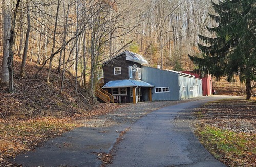 Marshall House | Charming barn loft in quaint Marshall