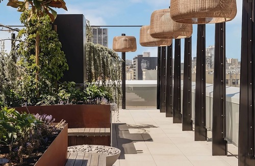 Tenderloin House | Charming Bayfront Retreat, Cozy Stay with Skyline Views, Pet-Friendly Unit!