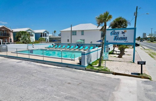 Crescent Beach Apartment | Charming Beach Retreat | Sleeps 5 Comfortably