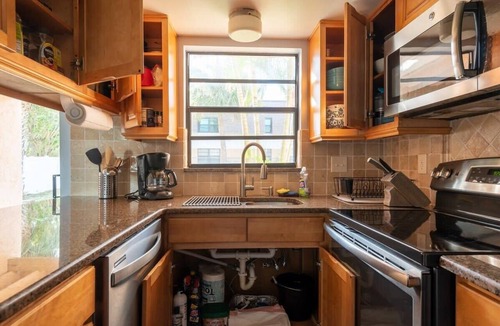 Indialantic Condo | Charming Beachside Escape Patio Parking