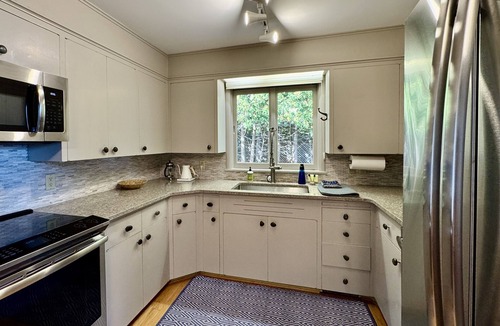 Glen Arbor House | Charming Beachwalk Cottage on Lake Michigan