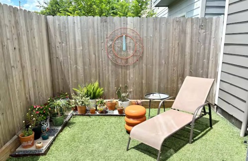 Washington Ave./ Memorial Park Apartment | Charming Boho Getaway En Suite Room with Private Entrance