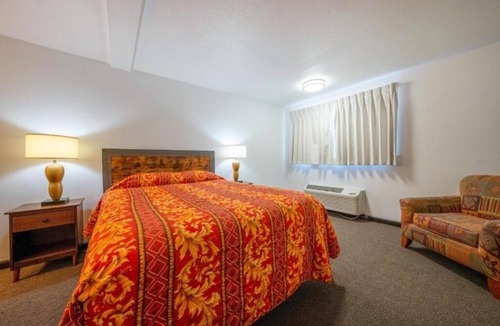 Powellhurst-Gilbert Hotel | Charming Budget-Friendly Portland Room w/Free Parking Near Governor McCall Park