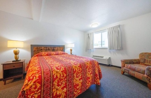 Powellhurst-Gilbert Hotel | Charming Budget-Friendly Portland Room w/Free Parking Near Governor McCall Park