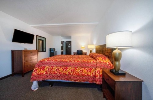 Powellhurst-Gilbert Hotel | Charming Budget-Friendly Portland Room w/Free Parking Near Governor McCall Park