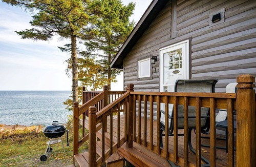 Two Harbors Cabin | Charming cabin only feet from Lake Superior