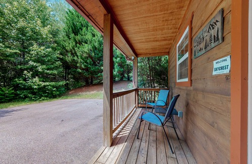 Sautee Nacoochee Cabin | Charming Cabin with Private Hot Tub & Lovely Mountain Views - Dogs OK