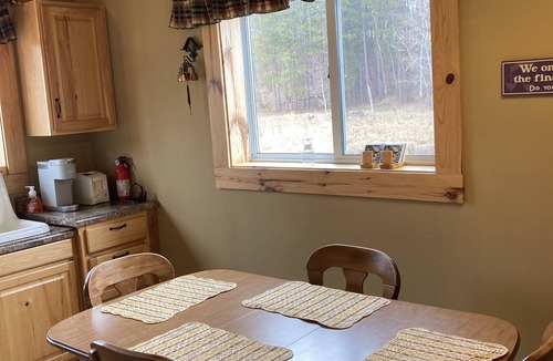 Cushing Cabin | Charming cabin with AC and WiFi in tranquil Luck