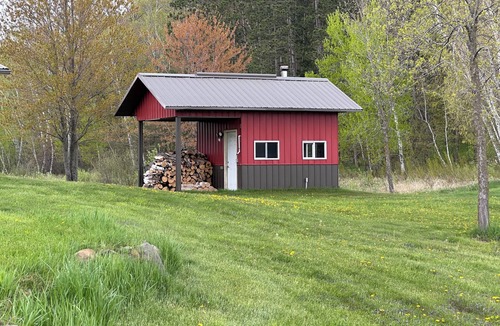 Cushing Cabin | Charming cabin with AC and WiFi in tranquil Luck
