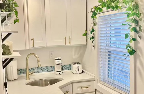 Queens Apartment | Charming Coastal Retreat 1BR