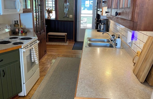 Germfask Cottage | Charming cottage on beautiful South Manistique Lake