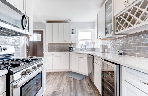 Fair Haven Cottage | Charming cottage right on the canals of Lake St. Clair!