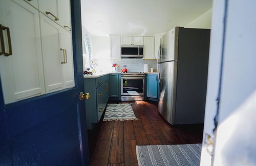 Silverton Cottage | Charming Cottage with Hot Tub – Minutes from Silver Falls State Park