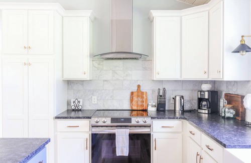 Fairview Other | Charming Country Get-away! Pet Friendly
