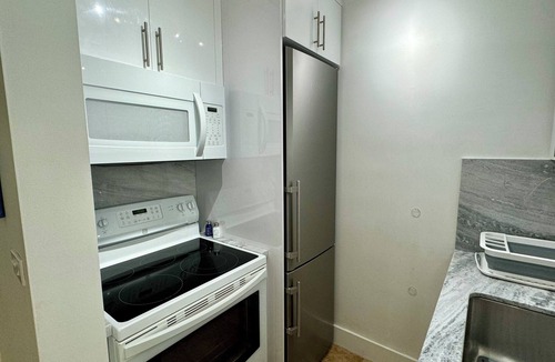 Key Biscayne Apartment | Charming Cozy Apt - Walk to Beach - Pool - Key Biscayne