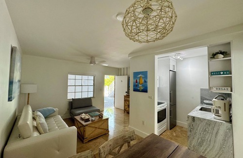 Key Biscayne Apartment | Charming Cozy Apt - Walk to Beach - Pool - Key Biscayne