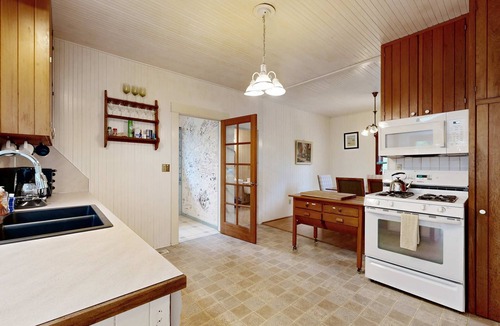 Gearhart House | Charming Craftsman near park & Gearhart - dog-friendly