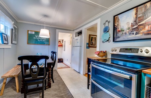 Seaside Cabin | Charming Dog-Friendly Cottage with AC, Washer/Dryer, Gas Grill, Easy Beach Access