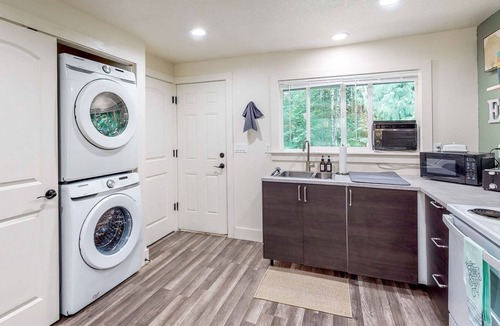 Lewis County Apartment | Charming dog-friendly home with mountain view, kitchenette, & W/D
