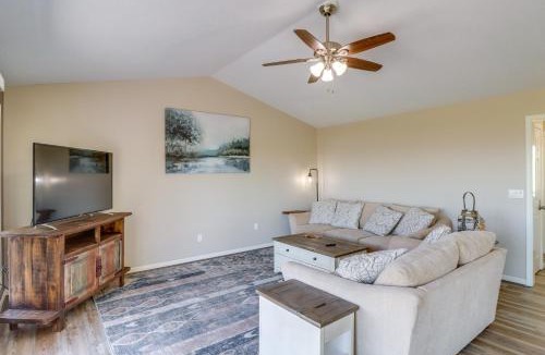 Edgemont House | Charming Edgemont Home w/Deck & Lake Views!