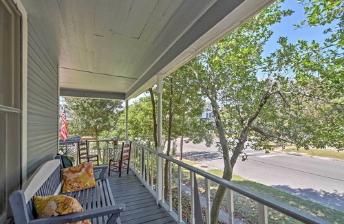 Gulfport Cottage | Charming Gulfport Getaway Only 3 Blocks to Beach!